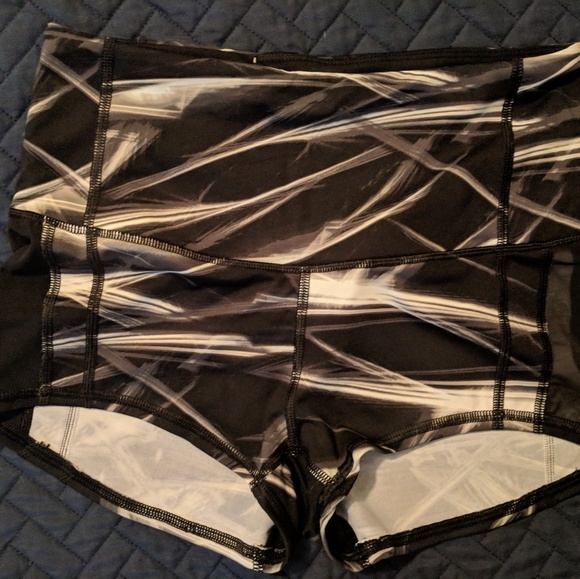 Victoria's Secret Pants - 💪 Victoria Secret Sport Compression Shorts